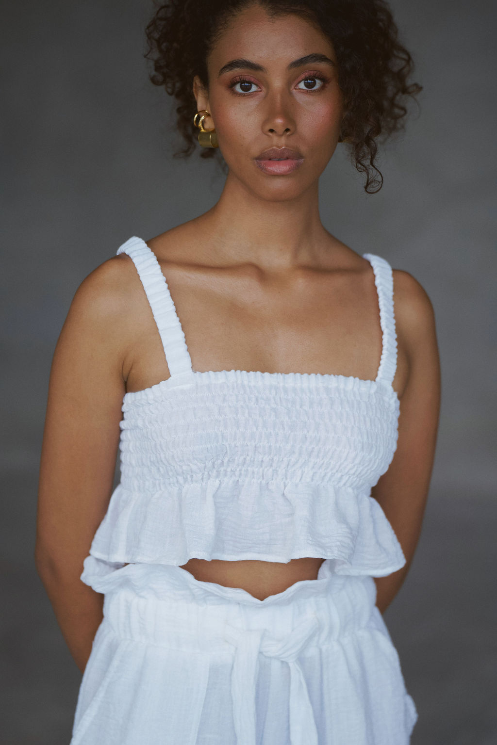 Crop top blanco de tiras anchas 